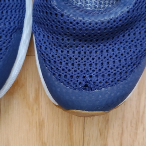 New Balance - Picture 3 of 7